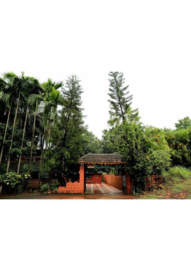 Nisarg Resort Guhāgar Exterior foto