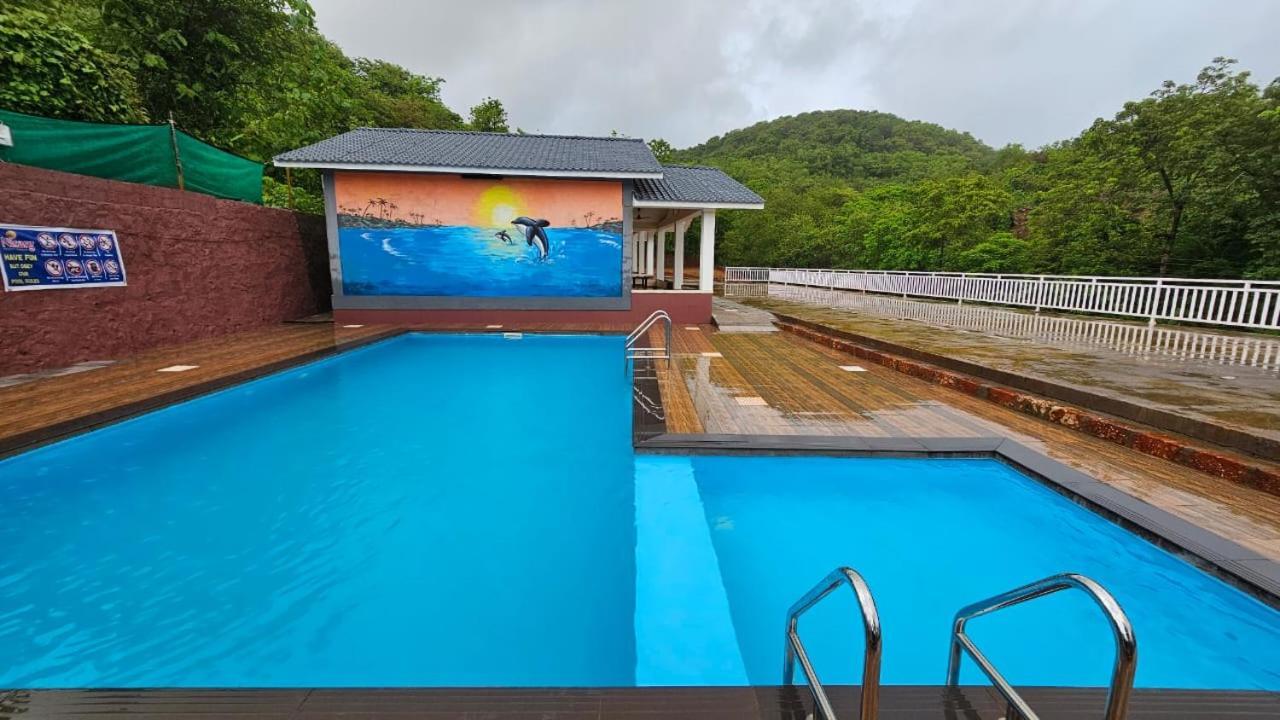 Nisarg Resort Guhāgar Exterior foto