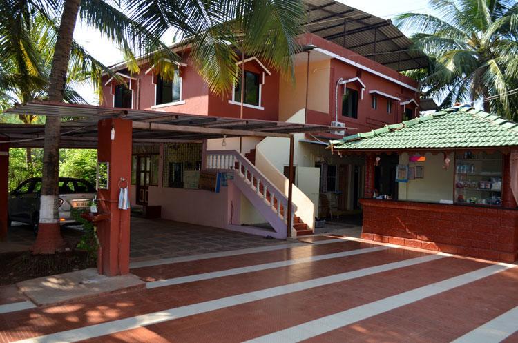 Nisarg Resort Guhāgar Exterior foto